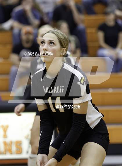 Thumbnail 3 in Grand Saline vs Tigers photogallery.