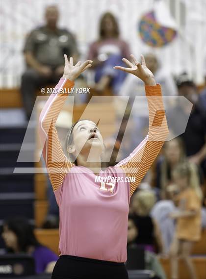 Thumbnail 3 in Grand Saline vs Tigers photogallery.