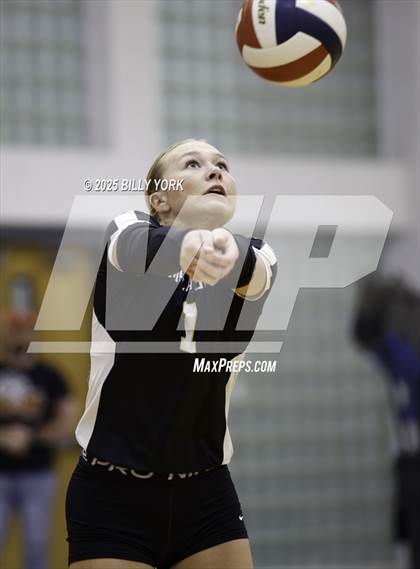 Thumbnail 2 in Grand Saline vs Tigers photogallery.