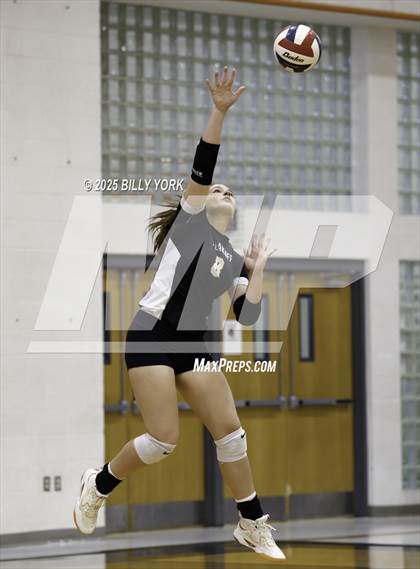 Thumbnail 3 in Grand Saline vs Tigers photogallery.