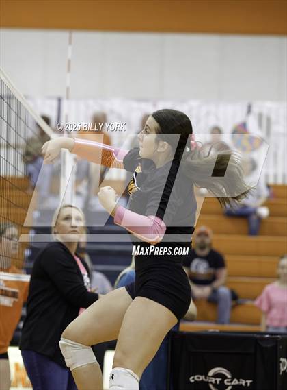 Thumbnail 2 in Grand Saline vs Tigers photogallery.