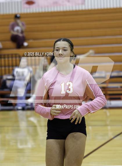 Thumbnail 2 in Grand Saline vs Tigers photogallery.