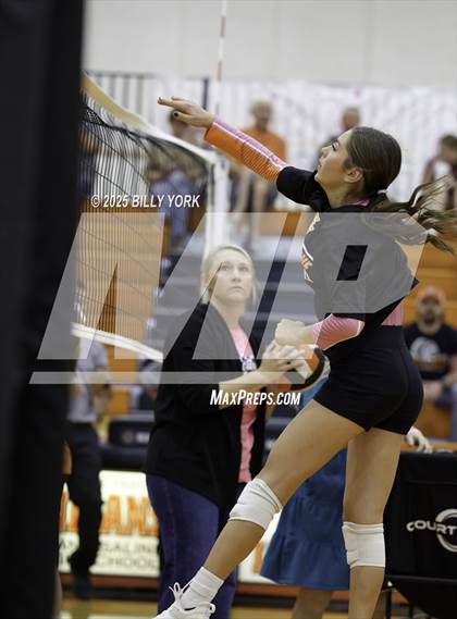 Thumbnail 2 in Grand Saline vs Tigers photogallery.