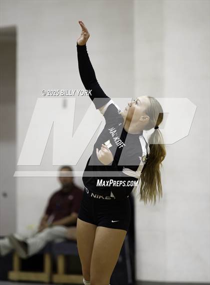 Thumbnail 1 in Grand Saline vs Tigers photogallery.
