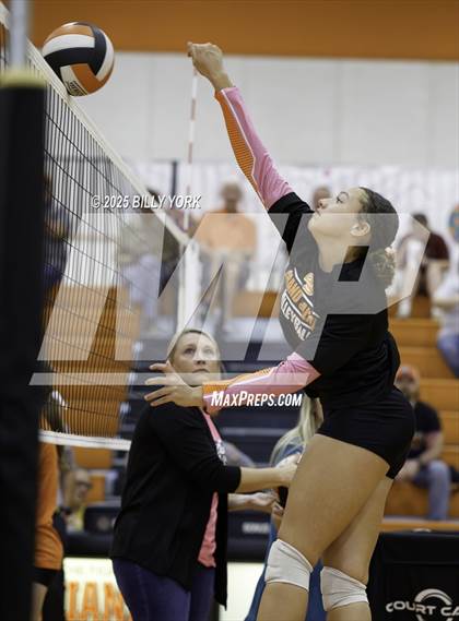 Thumbnail 3 in Grand Saline vs Tigers photogallery.
