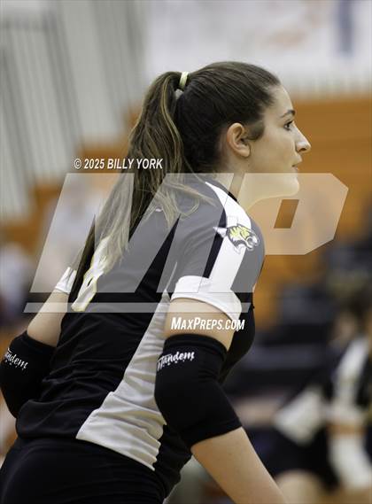 Thumbnail 1 in Grand Saline vs Tigers photogallery.