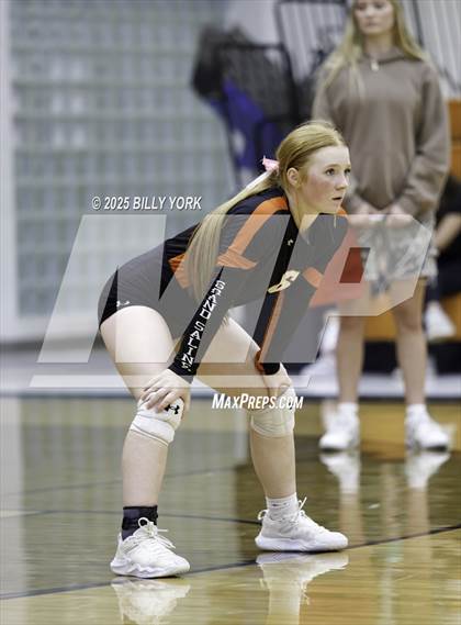 Thumbnail 1 in Grand Saline vs Tigers photogallery.