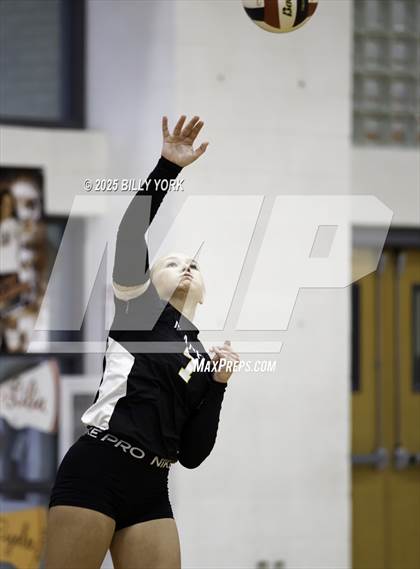Thumbnail 3 in Grand Saline vs Tigers photogallery.
