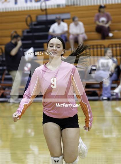 Thumbnail 1 in Grand Saline vs Tigers photogallery.