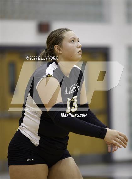 Thumbnail 1 in Grand Saline vs Tigers photogallery.