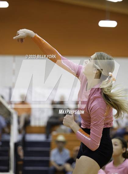 Thumbnail 3 in Grand Saline vs Tigers photogallery.