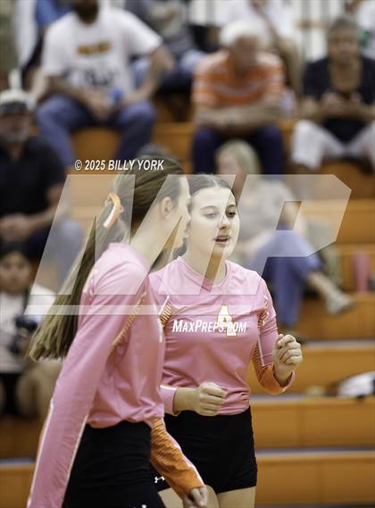 Thumbnail 1 in Grand Saline vs Tigers photogallery.