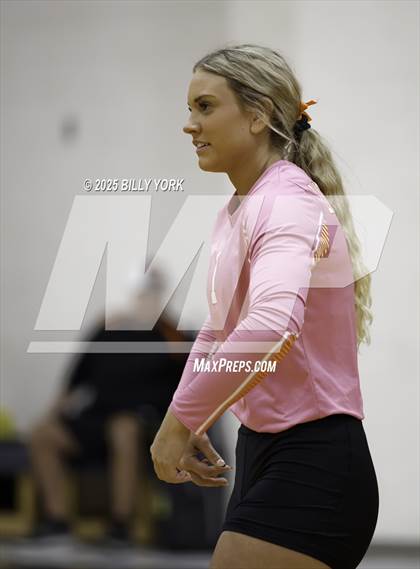 Thumbnail 2 in Grand Saline vs Tigers photogallery.