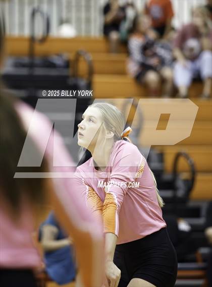 Thumbnail 2 in Grand Saline vs Tigers photogallery.
