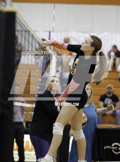 Thumbnail 3 in Grand Saline vs Tigers photogallery.