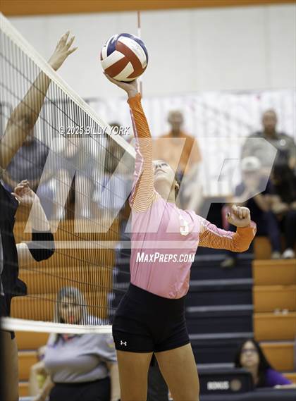 Thumbnail 1 in Grand Saline vs Tigers photogallery.