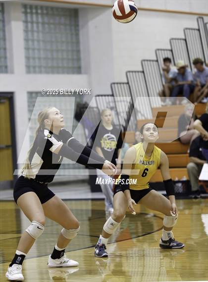 Thumbnail 3 in Grand Saline vs Tigers photogallery.