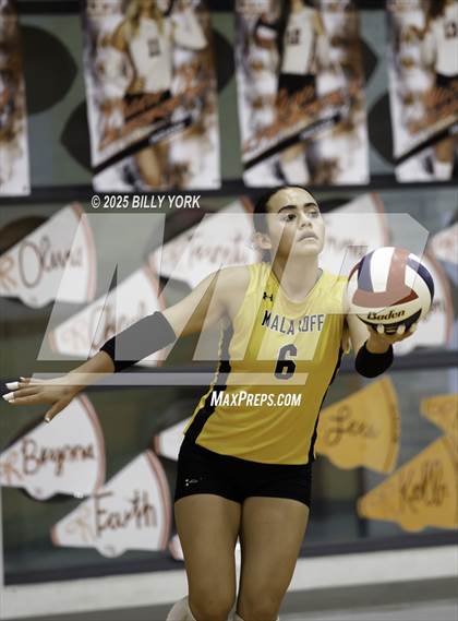 Thumbnail 2 in Grand Saline vs Tigers photogallery.
