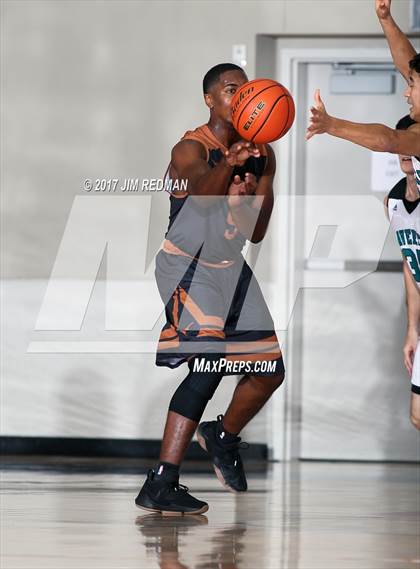 Thumbnail 2 in Pasadena Memorial vs. Dobie (McDonald's Texas Invitational) photogallery.