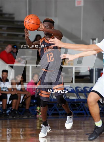 Thumbnail 2 in Pasadena Memorial vs. Dobie (McDonald's Texas Invitational) photogallery.