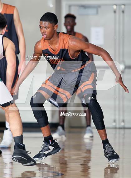 Thumbnail 1 in Pasadena Memorial vs. Dobie (McDonald's Texas Invitational) photogallery.