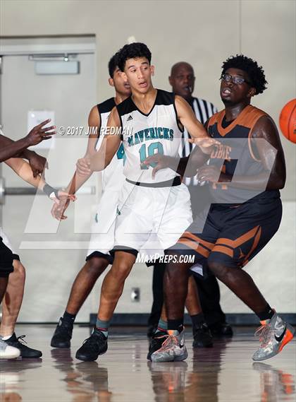 Thumbnail 2 in Pasadena Memorial vs. Dobie (McDonald's Texas Invitational) photogallery.