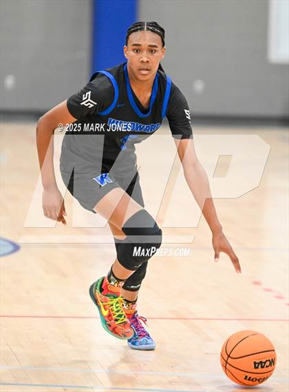 Thumbnail 2 in Denver East vs. Windward (Section 7) photogallery.