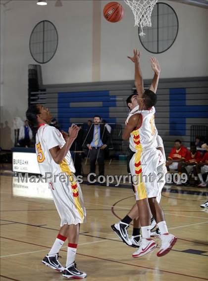 Thumbnail 2 in Hawthorne vs. Glendale (Burbank Tip-Off Classic) photogallery.