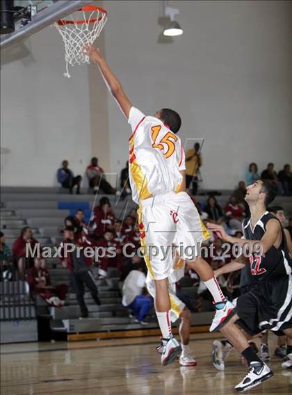 Thumbnail 2 in Hawthorne vs. Glendale (Burbank Tip-Off Classic) photogallery.