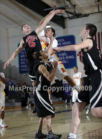 Thumbnail 2 in Hawthorne vs. Glendale (Burbank Tip-Off Classic) photogallery.