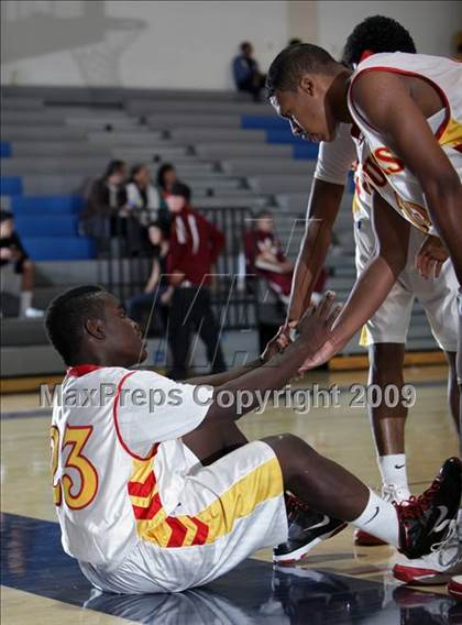 Thumbnail 3 in Hawthorne vs. Glendale (Burbank Tip-Off Classic) photogallery.