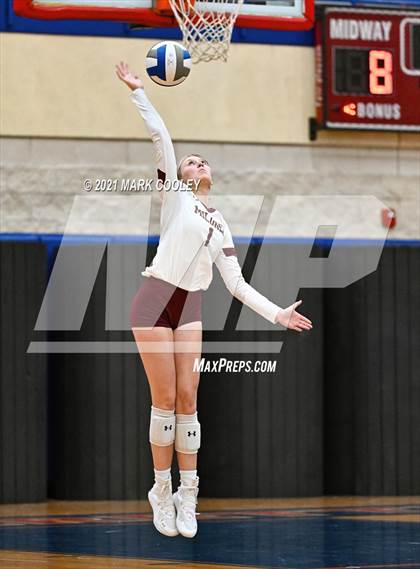 Thumbnail 1 in Fairfield vs. Troy (UIL 3A Bi-District) photogallery.
