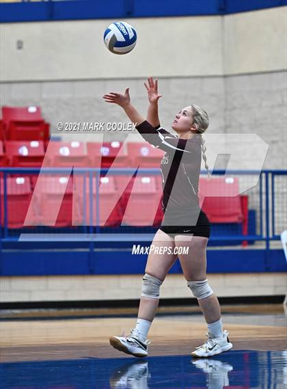 Thumbnail 2 in Fairfield vs. Troy (UIL 3A Bi-District) photogallery.