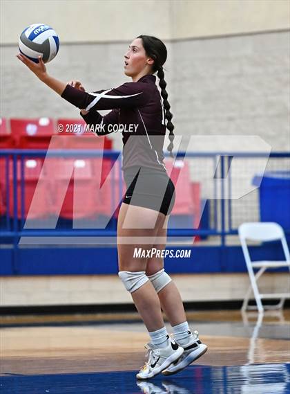 Thumbnail 1 in Fairfield vs. Troy (UIL 3A Bi-District) photogallery.