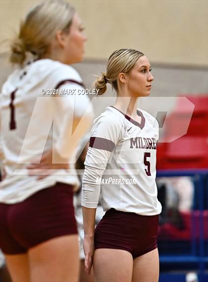 Thumbnail 2 in Fairfield vs. Troy (UIL 3A Bi-District) photogallery.