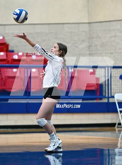 Thumbnail 1 in Fairfield vs. Troy (UIL 3A Bi-District) photogallery.