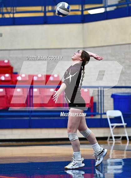 Thumbnail 2 in Fairfield vs. Troy (UIL 3A Bi-District) photogallery.