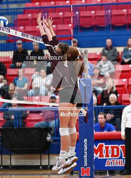 Thumbnail 1 in Fairfield vs. Troy (UIL 3A Bi-District) photogallery.
