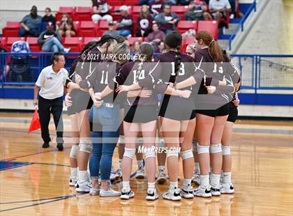 Thumbnail 3 in Fairfield vs. Troy (UIL 3A Bi-District) photogallery.