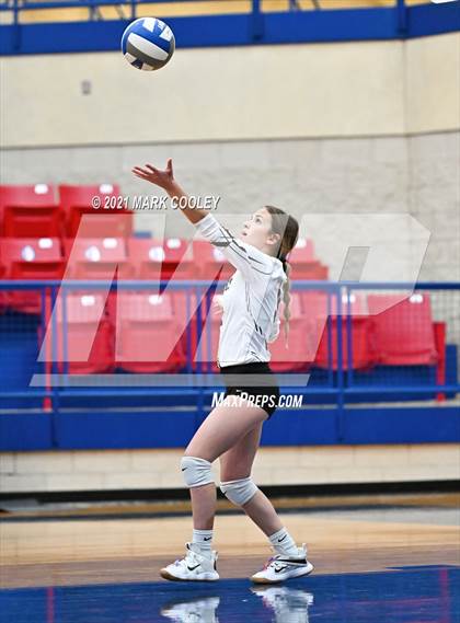 Thumbnail 2 in Fairfield vs. Troy (UIL 3A Bi-District) photogallery.