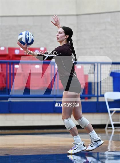 Thumbnail 2 in Fairfield vs. Troy (UIL 3A Bi-District) photogallery.