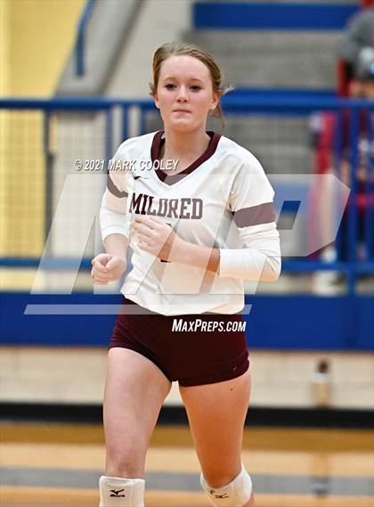 Thumbnail 2 in Fairfield vs. Troy (UIL 3A Bi-District) photogallery.