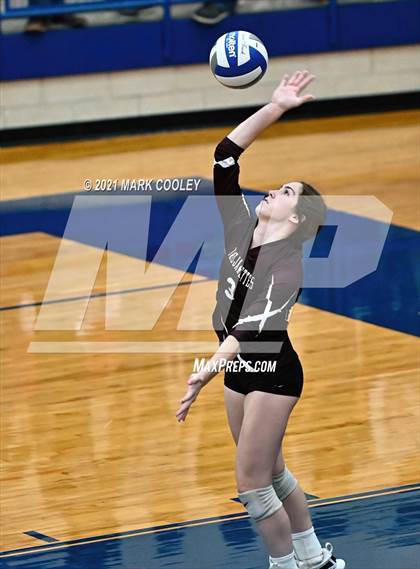 Thumbnail 2 in Fairfield vs. Troy (UIL 3A Bi-District) photogallery.