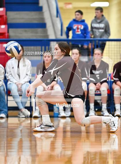 Thumbnail 3 in Fairfield vs. Troy (UIL 3A Bi-District) photogallery.