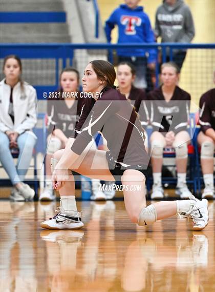 Thumbnail 2 in Fairfield vs. Troy (UIL 3A Bi-District) photogallery.