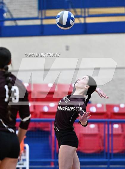 Thumbnail 3 in Fairfield vs. Troy (UIL 3A Bi-District) photogallery.