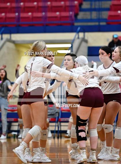 Thumbnail 3 in Fairfield vs. Troy (UIL 3A Bi-District) photogallery.