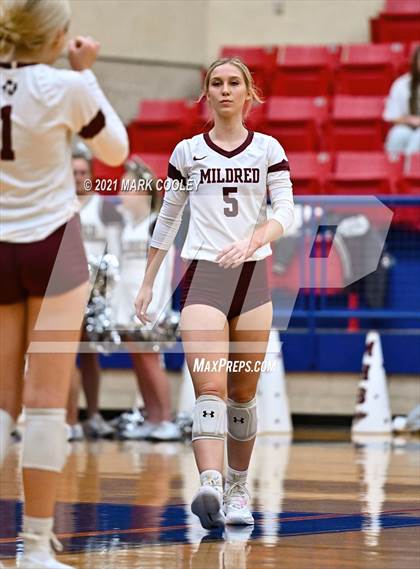 Thumbnail 1 in Fairfield vs. Troy (UIL 3A Bi-District) photogallery.