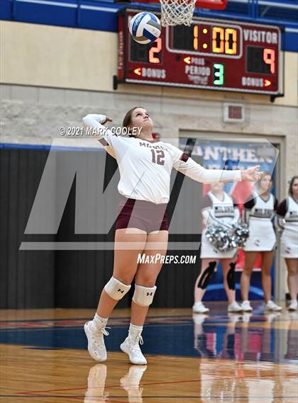 Thumbnail 2 in Fairfield vs. Troy (UIL 3A Bi-District) photogallery.