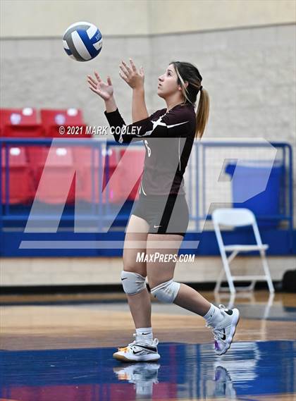 Thumbnail 1 in Fairfield vs. Troy (UIL 3A Bi-District) photogallery.